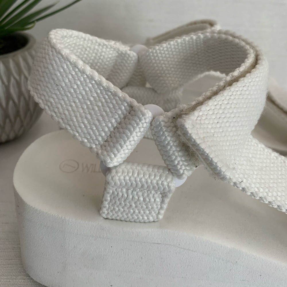 Wild Diva Lounge Sassy White Yoga Mat Platform Sandals Woman’s 7 - Picture 9 of 12